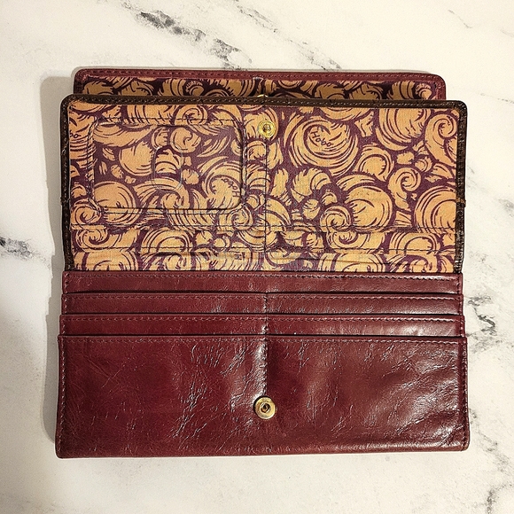 Unique HOBO The Original Burgandy Embossed with Brown Quilted Contrast Wallet - Picture 7 of 13